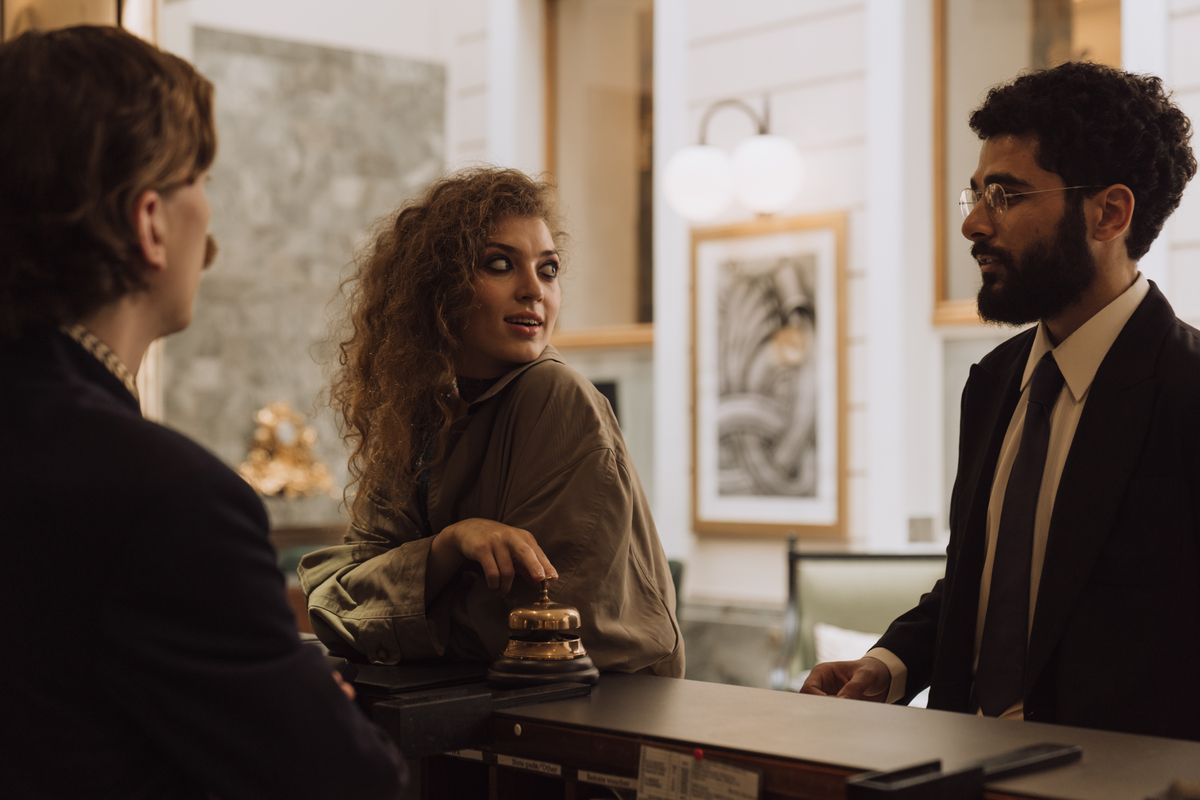 Ospiti accolti alla reception di un hotel